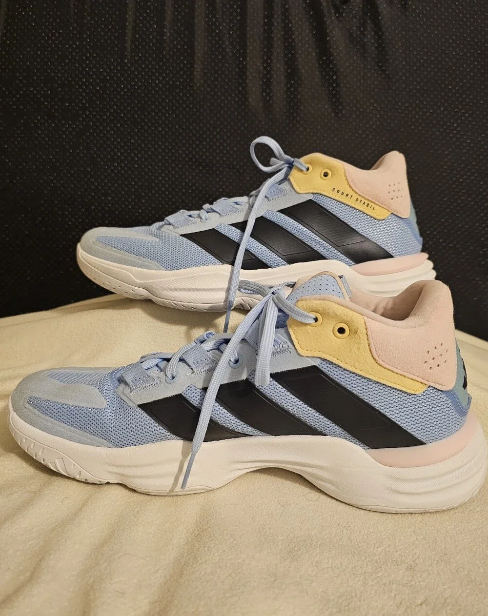 WORN ONCE EXELLENT LIKE NEW! ADIDAS Wmns Court Stabil Athletic Snikers SZ 9.5